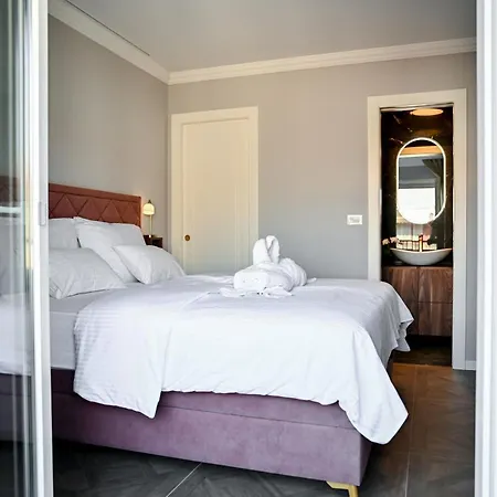 Luxury Iva Πανσιόν